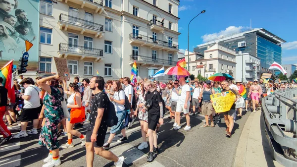 Lgbt游行 骄傲月在华沙 波兰和乌克兰活动分子游行争取Lgbtq权利 平等游行 2022年6月25日 波兰华沙 — 图库照片