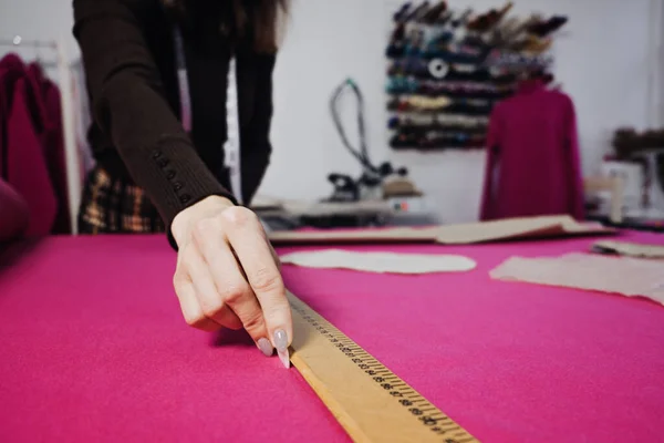 Hand Cutting Pattern Fabric Pieces Fashion Design Female Tailor Seamstress — Fotografia de Stock