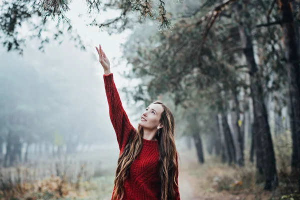 Weekend Breaks Getaways Forests Stay Close Nature Young Woman Red — Foto Stock