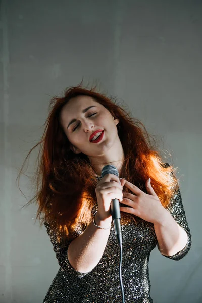 Portrait Redhead Female Singer Woman Sparkly Evening Dress Holding Microphone — Zdjęcie stockowe