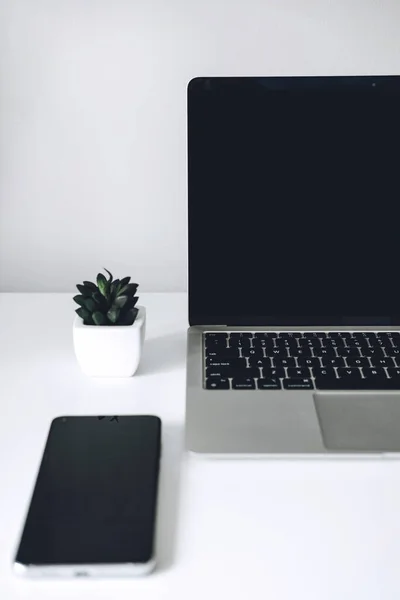 Digitale Geschäftsideen Online Geschäft Moderner Arbeitsplatz Mit Laptop Handy Bleistift — Stockfoto