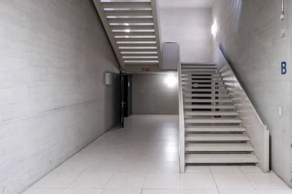 Moderne Bâtiment Abstrait Escalier Intérieur Pas Personnes — Photo