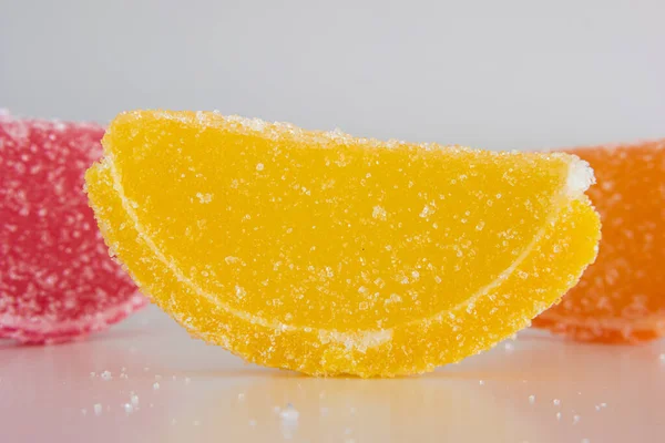 Élénk Szeletelt Kandírozott Citrusfélék Makró Közeli Felvétel Elszigetelve Fehérektől Emberek — Stock Fotó