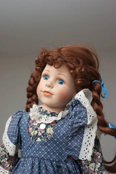 Vintage Porcelain Face Girl Doll Close Shot Shallow Depth Field — Stockfoto