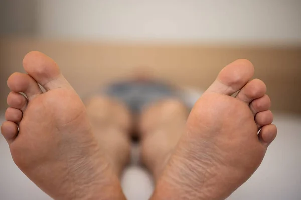 Caucasian Man Bare Feet Laying Bed Shallow Depth Field Unrecognizable — Fotografia de Stock