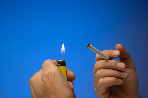 Unlit Cigarette Lighter Held Hand Caucasian Male Hand Close Studio — Fotografia de Stock