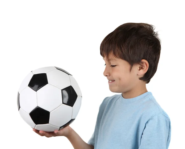 Вид сбоку мальчика с футбольным мячом — стоковое фото