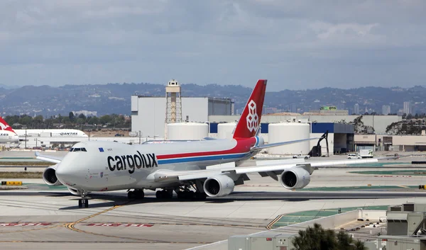 Los angeles Uluslararası Havaalanı'nda Cargolux b747-8 kargo gemisi — Stok fotoğraf