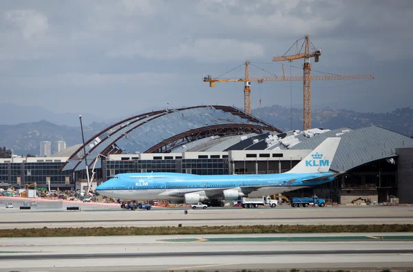 Los angeles flygplats flyg - klm boeing 747-400 — Stockfoto