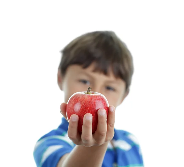 Skola pojke håller ett äpple — Stockfoto