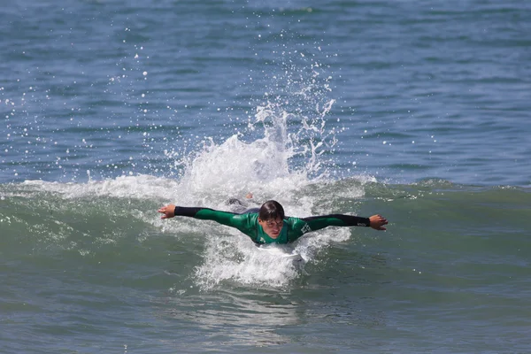 Surfing och surfare — Stockfoto