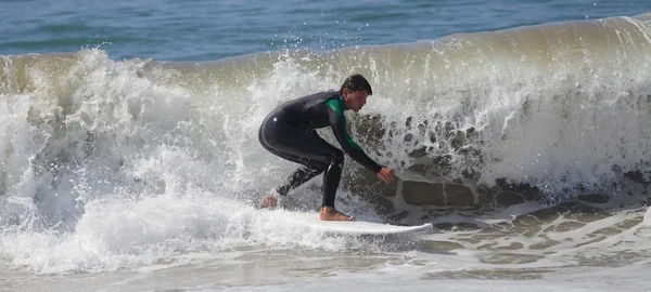 Surfen und Surfer — Stockfoto