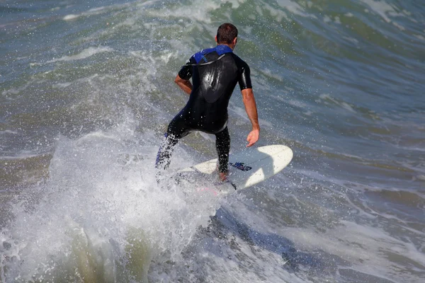 Surfen und Surfer — Stockfoto