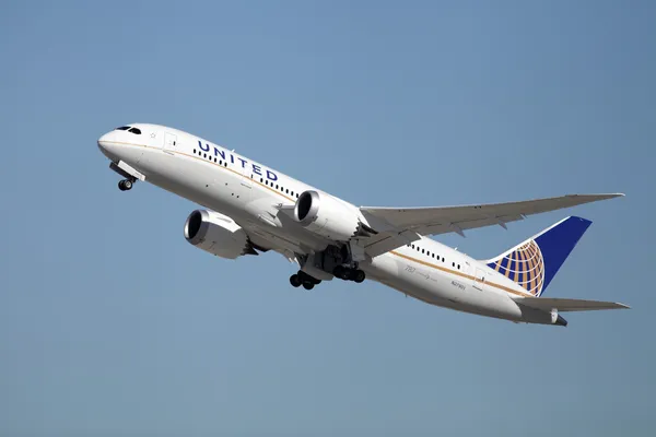 Boeing 787-8 Dreamliner авиакомпании United Airlines — стоковое фото