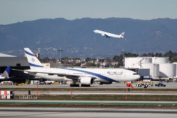 以色列 el Al 航空公司波音 777-258 (Er) — 图库照片