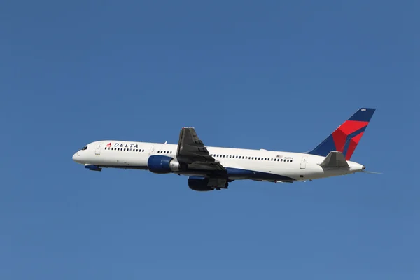 Deltan luftar fodrar Boeing 757-232 — Stockfoto