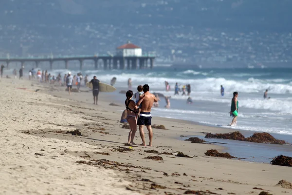 Užijte si pláž porto el v manhattan beach Kalifornie na první letní den — Stock fotografie