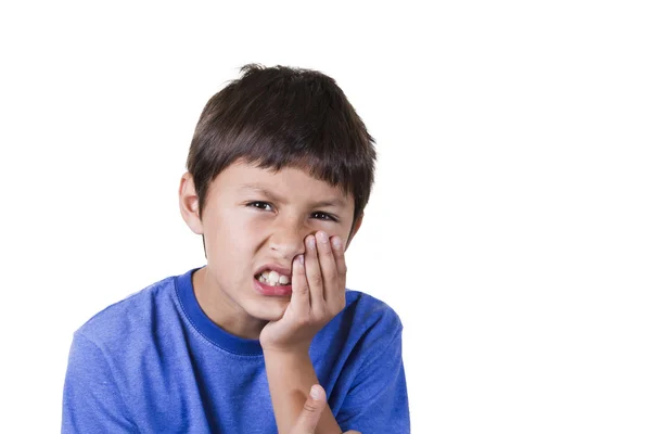 Мальчик с зубной болью - на белом фоне — стоковое фото