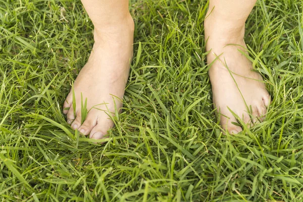 Detail Bare Feet Grass Walking Barefoot Grass Way Getting Touch — Stock Fotó