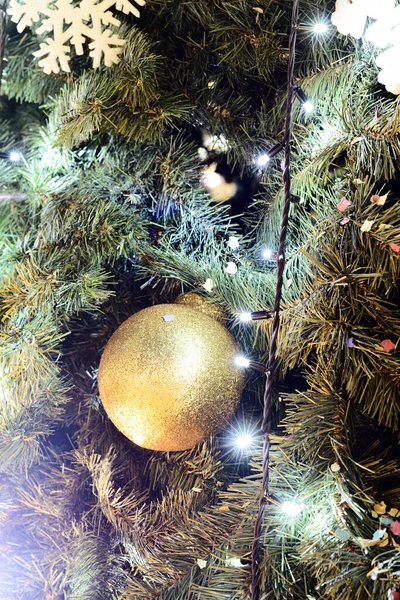 Fondo Navidad Con Decoraciones Árboles Navidad Detalle Con Luces Bolas —  Fotos de Stock