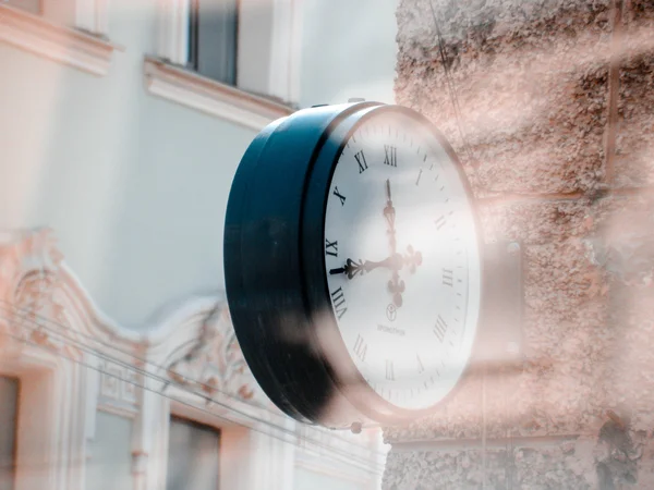 Duvardaki saat.