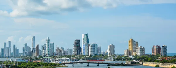 Cartagena'nın modern manzarası