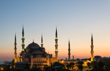 Gün batımında Mavi Cami.