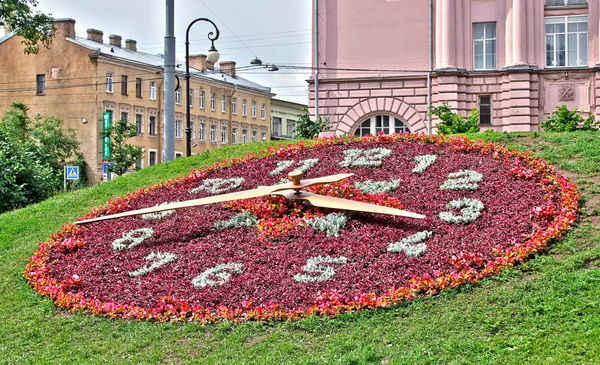 Flower clock in Petersburg — Stock Photo, Image