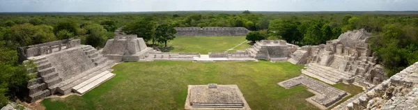 Панорама комплекса пирамид майя Эдзна — стоковое фото