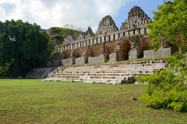 บ้านของนกพิราบในเมืองมายาของ Uxmal, Yucatan เม็กซิโก — ภาพถ่ายสต็อก