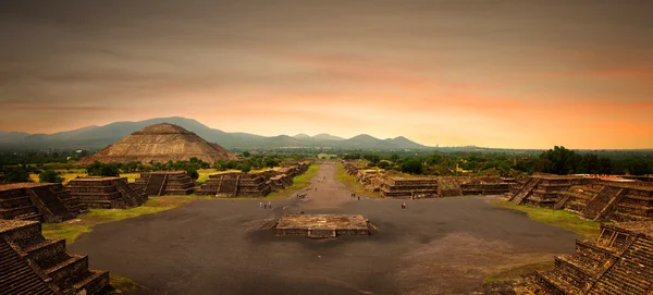 Panoramablick von der Mondpyramide auf die antike Maya — Stockfoto