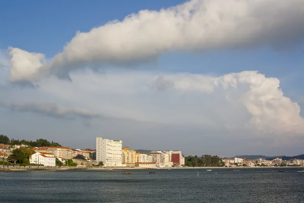 Tarde nublada en la playa de Compostela, Vilagarcia de Arousa — Foto de Stock