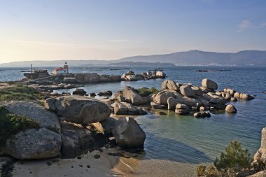 Kayalıklardaki Deniz Feneri