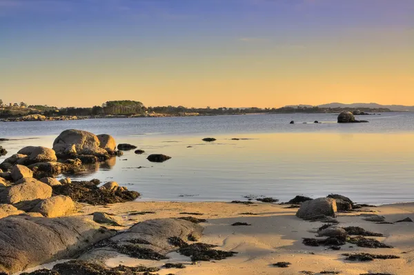 Západ slunce na pláži testos na ostrově arousa — Stock fotografie