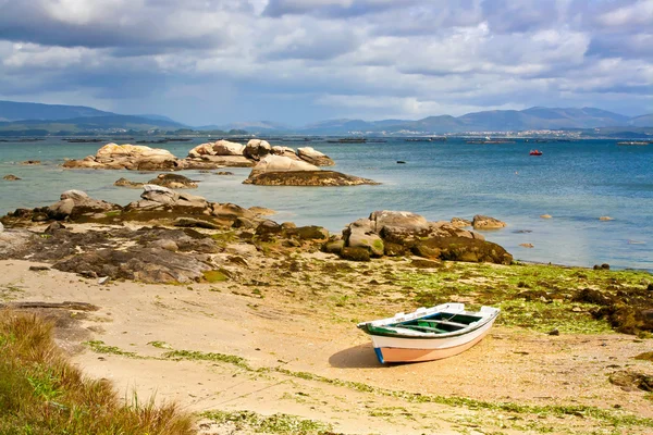 Båt på sinas beach — Stockfoto