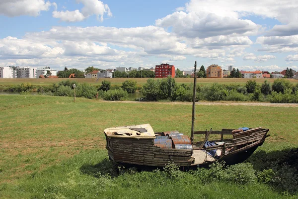 Verlassenes Boot — Stockfoto