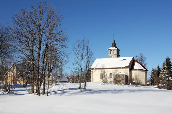 Kerk in de sneeuw — Stockfoto