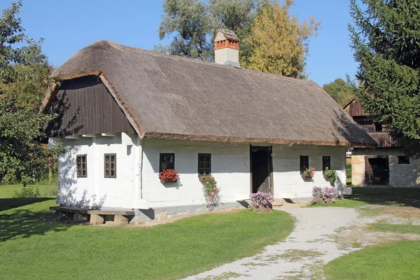 Houten huis — Stockfoto