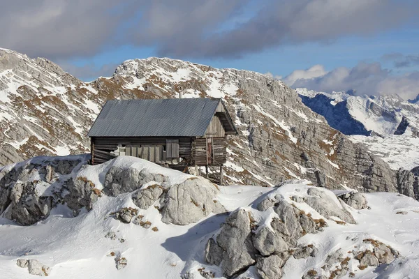 Chata w górach — Zdjęcie stockowe