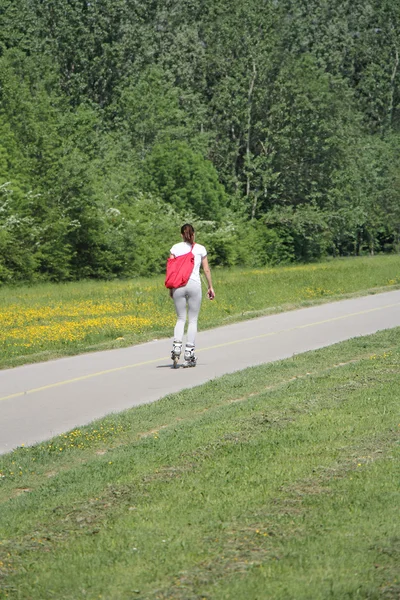 Frau auf Rollator — Stockfoto