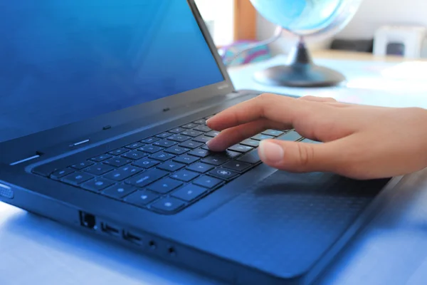 Typing female fingers — Stock Photo, Image