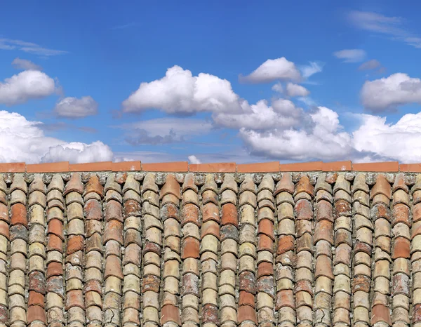 Old roof and sky — Stock Photo, Image