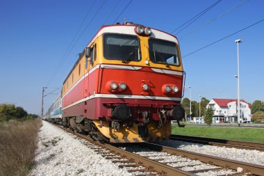 Kırmızı tren