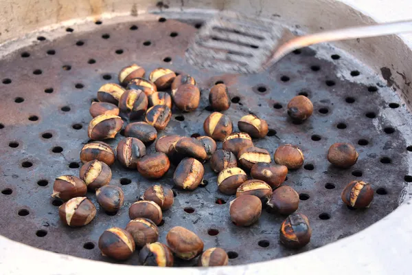 Roasted chestnuts — Stock Photo, Image