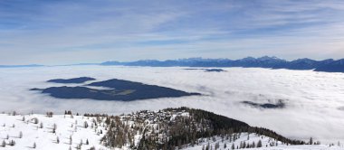 panoramik görüntüsü kışın dağ