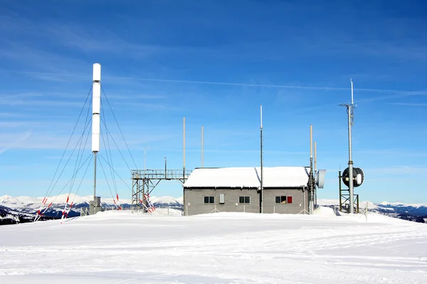 Weerstation in sneeuw — Stockfoto