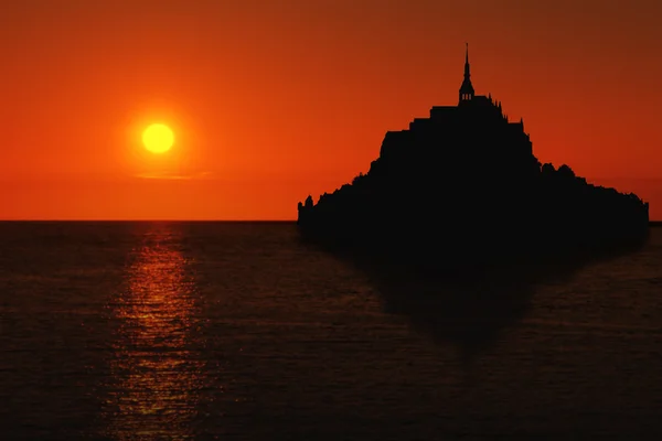 Le mont saint michel siluet — Stok fotoğraf