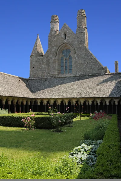 Garden in the abbey of Mont Saint Michel — Stock Photo, Image