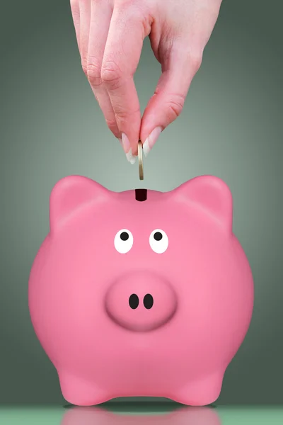 Vingers en piggy bank — Stockfoto