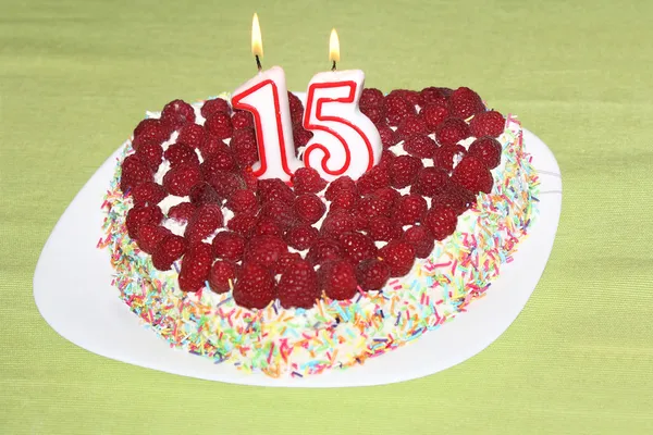ラズベリーの誕生日ケーキ — ストック写真
